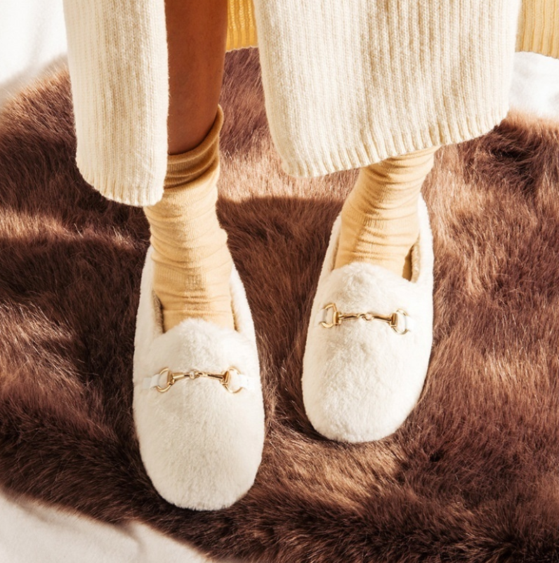 The Fluffy Ares Slippers White