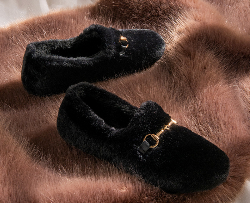 The Fluffy Ares Slippers Black
