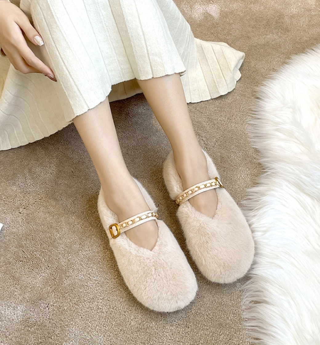 Mila White Fur Slippers